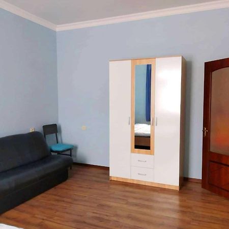 Apartment Near Sasundci Davit Metro Station 예레반 외부 사진
