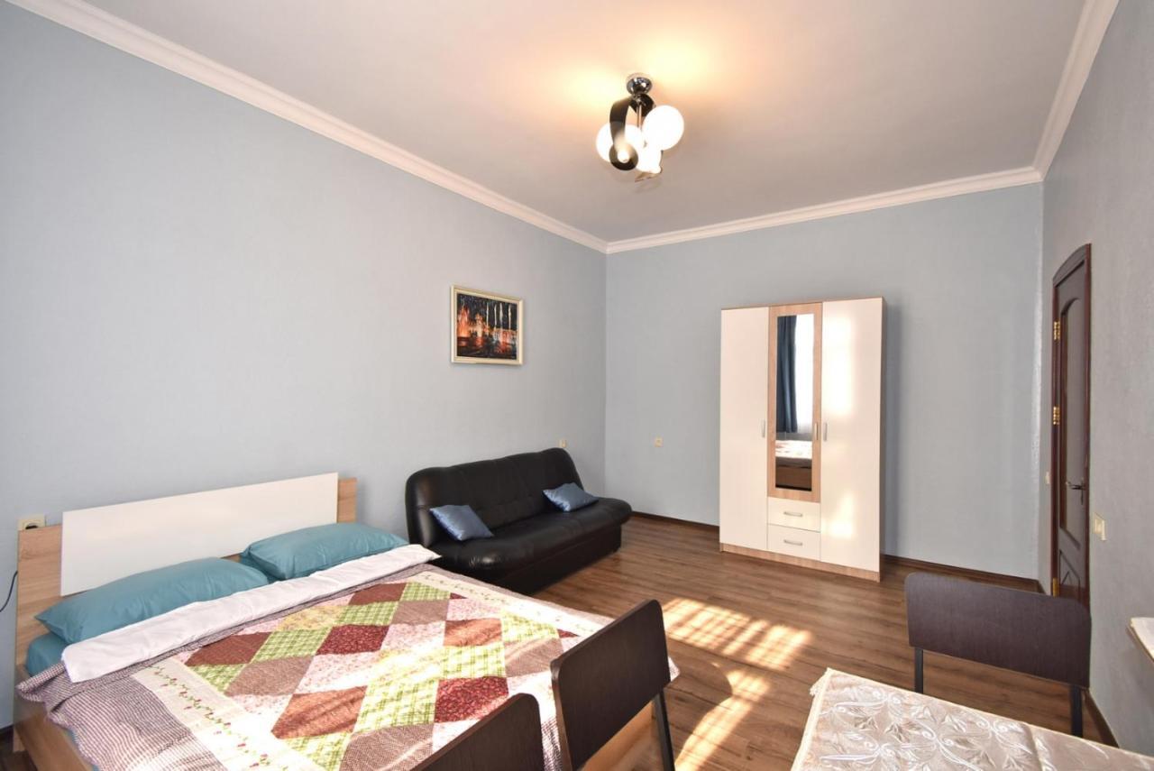 Apartment Near Sasundci Davit Metro Station 예레반 외부 사진
