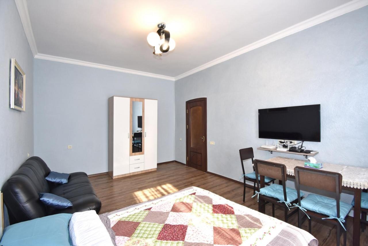 Apartment Near Sasundci Davit Metro Station 예레반 외부 사진